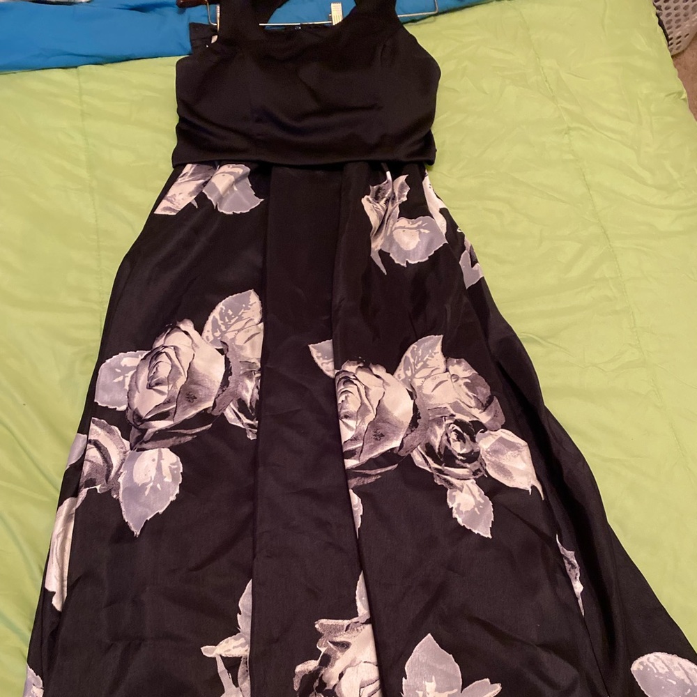 2 piece black rose prom dress